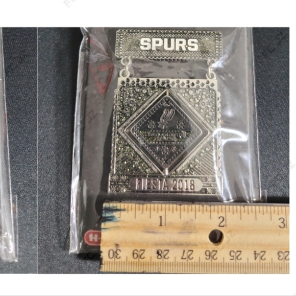HEB x San Antonio Spurs - Fiesta Medal (2018) - NEW - Picture 5 of 6